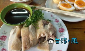 【黑點雞肉】看板も何も無いけど大人気、台北駅裏で絶品鶏肉を食べる