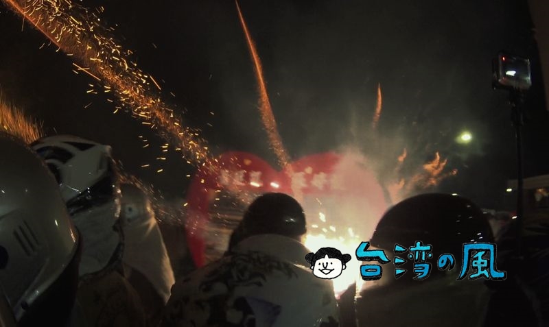 世界三大民俗祭りの1つ鹽水蜂炮で全身にロケット花火を浴びてみた