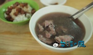 【西羅殿牛肉湯】牛肉湯を頼むと肉燥飯が無料で付いてくるおトクなお店