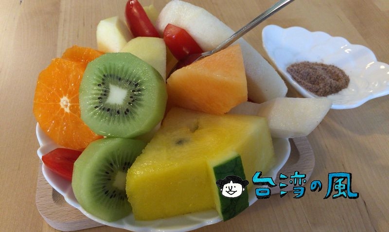 【鳳冰果舖】カフェのような可愛いお店で食べる鮮やかなカットフルーツ