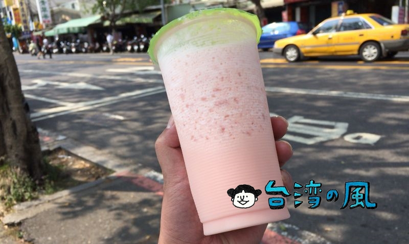 【開元路蔬菜果汁】台南、開元路の無名ドリンクスタンドの木瓜牛奶