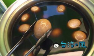 台湾のコンビニに漂う、あの匂いの正体は？ コンビニで茶葉蛋を買ってみる