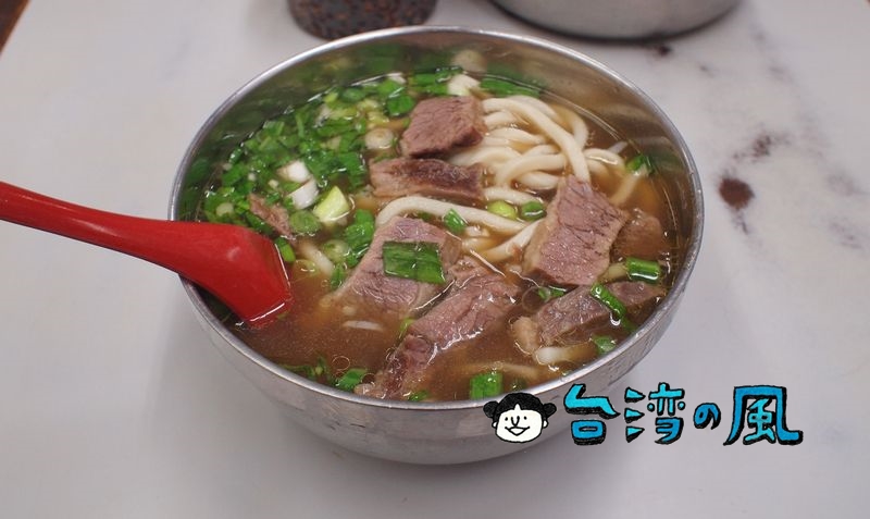 【劉山東牛肉麵】台北駅前の路地裏で食べた優しい味わいの清燉牛肉麺