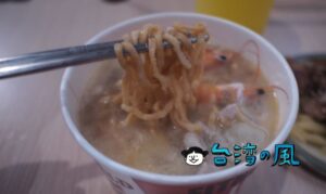 【美迪亞】なぜか鍋燒意麵が大人気の高雄のローカルハンバーガー店