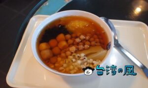 【庄頭豆花担】トッピング選び放題のお店でヘルシーな黒豆花を食べてみた
