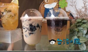 【青蛙來了】紳士風カエルのロゴがかわいい一中街のドリンクスタンド