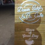 【開燈咖啡 Dawn Surf & Co. Cafe】海好き仲間のサーフカフェ