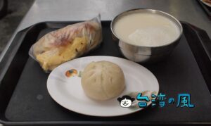 【美紅豆漿】高雄の果貿社區で朝ごはんに食べた酸菜たっぷりの燒餅