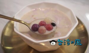 【一象甜品】文化路夜市近くで食べたパープルが鮮やかな紫薯(ダイジョ)の豆花