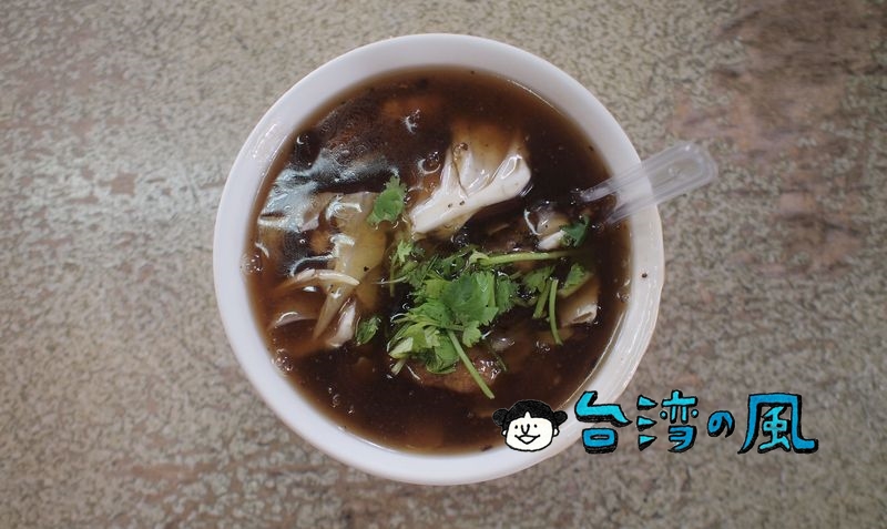 【公園口紅燒土魠魚焿】台南公園前の小さなお店で食べた鰆フライ入りのスープ