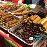 【何記東山鴨頭】台東観光夜市の屋台で食べた煮込みの揚げ物