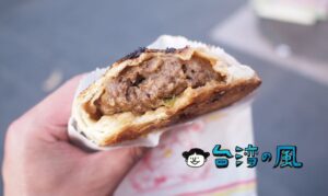 【南港老張碳烤燒餅店(基河豆漿店)】士林夜市の人気店で食べた胡椒餅と燒餅