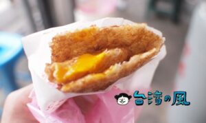 【老牌炸彈蔥油餅(藍色車創始店)】青い車が目印、花蓮の超人気屋台で食べた炸彈蔥油餅