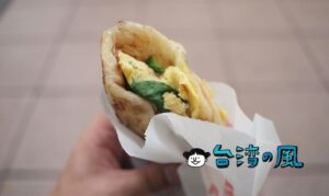 【天津蔥抓餅】行列ができる永康街の人気B級グルメ「蔥抓餅」