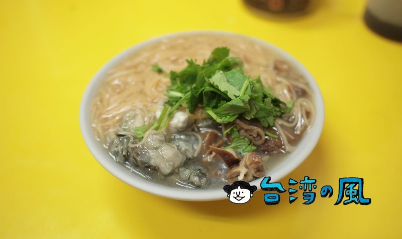 【陳記專業蚵仔麵線】龍山寺近の近くで食べた牡蠣とモツ入りの麺線