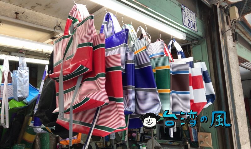 【台東帆布行】店頭に並ぶ色鮮やかな帆布バッグが最高にかわいい！