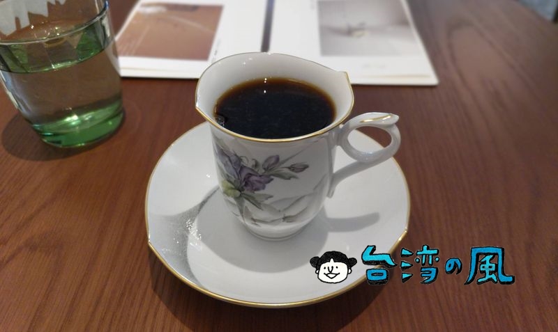 【奉咖啡】コーヒー、音楽、読書に最適な空間を提供するカフェ　
