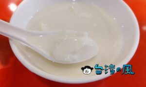 【土博士杏仁豆腐】台中第六市場で食べた甘さ控えめの杏仁豆花
