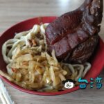 【江蘇老趙刀切麵】ド迫力の巨大豚足! 台北の旧信維市場で食べた豬腳麵