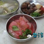 【阿忠肉圓】新竹都城隍廟廟口小吃で赤い肉圓を食べる