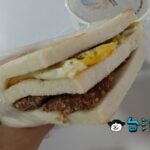 【明峯早餐店】桃園の人気早餐店で食べたカリカリ豬排を挟んだサンドイッチ