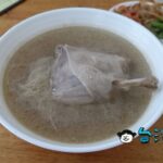 【老向的店】台中で食べたほろほろの鴨腿肉がのったあっさりスープの麺