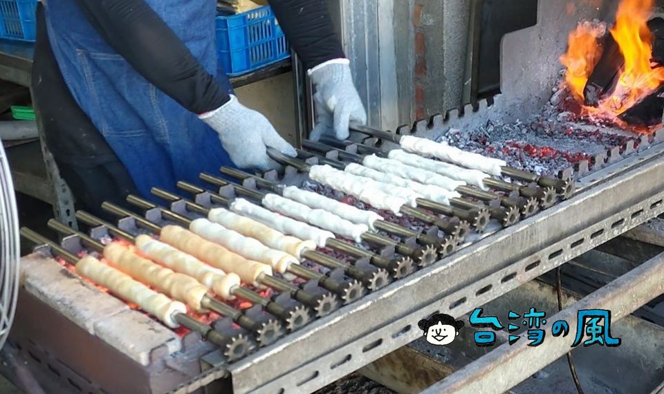 【涂大手工碳烤吉古拉】基隆の正濱漁港で手焼きの吉古拉（ちくわ）を売るお店